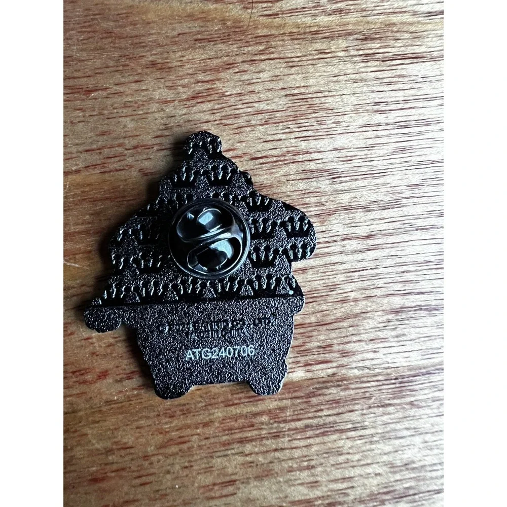 Loungefly Hello Kitty And Friends Winter Outfit Enamel Pin OPEN‎ Pompompurin